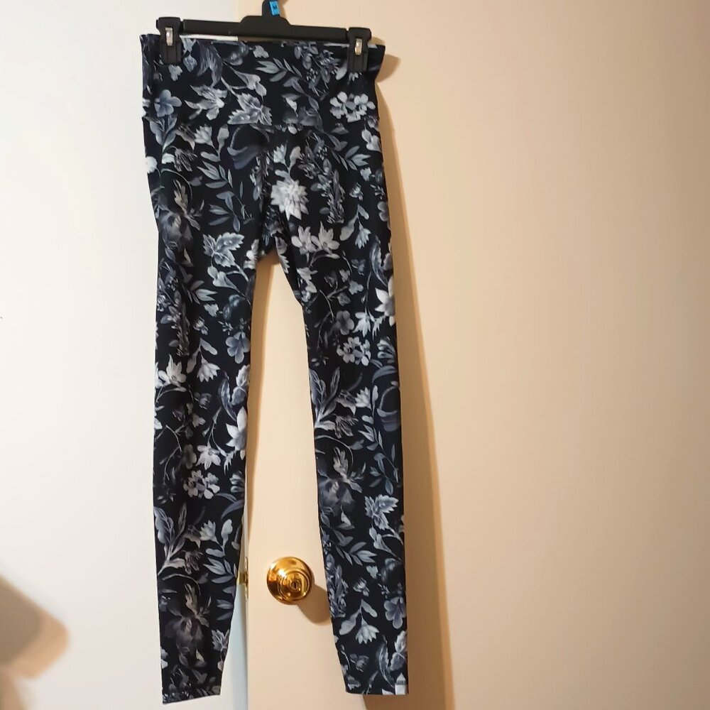 EUC ~ Old Navy Active Go-Dry Fitted Floral Leggings (Size: Medium)